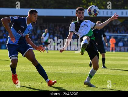 High Wycombe, Royaume-Uni. 01st octobre 2022. Le milieu de terrain de Plymouth Argyle Finn Azaz (18) contrôle le ballon pendant le match de Sky Bet League 1 Wycombe Wanderers vs Plymouth Argyle à Adams Park, High Wycombe, Royaume-Uni, 1st octobre 2022 (photo de Stanley Kasala/News Images) à High Wycombe, Royaume-Uni, le 10/1/2022. (Photo de Stanley Kasala/News Images/Sipa USA) crédit: SIPA USA/Alay Live News Banque D'Images