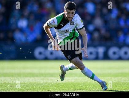 Plymouth Argyle milieu de terrain Finn Azaz (18) pendant le match Sky Bet League 1 Wycombe Wanderers contre Plymouth Argyle à Adams Park, High Wycombe, Royaume-Uni, 1st octobre 2022 (photo de Stanley Kasala/News Images) Banque D'Images