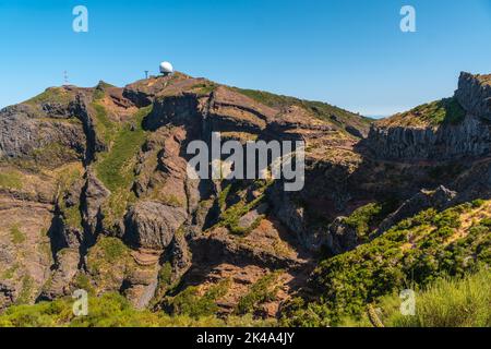 Vue panoramique sur le point de vue de Ninho da Manta sur Pico do Arieiro, Madère. Portugal Banque D'Images