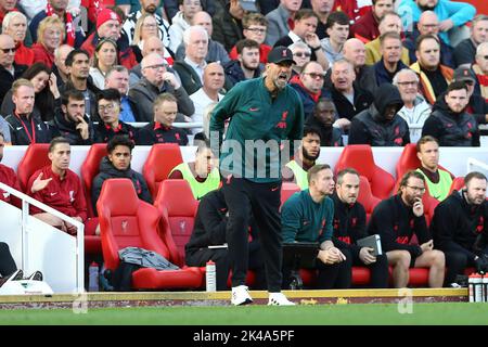 Liverpool, Royaume-Uni. 01st octobre 2022. Jurgen Klopp, responsable de Liverpool, crie des instructions. Match Premier League, Liverpool v Brighton & Hove Albion à Anfield à Liverpool le samedi 1st octobre 2022. Cette image ne peut être utilisée qu'à des fins éditoriales. Utilisation éditoriale uniquement, licence requise pour une utilisation commerciale. Aucune utilisation dans les Paris, les jeux ou les publications d'un seul club/ligue/joueur. photo par Chris Stading/Andrew Orchard sports Photography/Alamy Live News crédit: Andrew Orchard sports Photography/Alamy Live News Banque D'Images