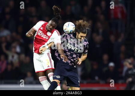 AMSTERDAM - (lr) Calvin Bassey d'Ajax, Willum Willumsson ou Vas-y Eagles pendant le match néerlandais Eredivisie entre Ajax Amsterdam et Vas-y Eagles à la Johan Cruijff Arena sur 1 octobre 2022 à Amsterdam, pays-Bas. ANP VINCENT JANNINK Banque D'Images
