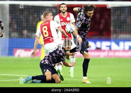 AMSTERDAM - (lr) Evert Linthorst de Vas-y Eagles, Kenneth Taylor d'Ajax, Willum Willumsson ou Vas-y Eagles pendant le match de première ligue des pays-Bas entre Ajax Amsterdam et Vas-y Eagles à la Johan Cruijff Arena sur 1 octobre 2022 à Amsterdam, pays-Bas. ANP VINCENT JANNINK Banque D'Images