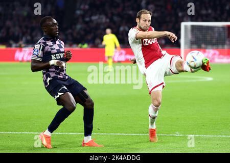 AMSTERDAM - (lr) Bobby Adekanye de Vas-y Eagles, Daley Blind of Ajax lors du match néerlandais entre Ajax Amsterdam et Vas-y Eagles à la Johan Cruijff Arena sur 1 octobre 2022 à Amsterdam, pays-Bas. ANP VINCENT JANNINK Banque D'Images