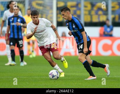 Milan, Italie. 01st octobre 2022. Kristian Asllani du FC Inter lors de la série italienne A, match de football entre le FC Inter et AS Roma sur 1 octobre 2022 au stade San Siro, Milan, Italie. Photo Nderim Kaceli crédit: Agence de photo indépendante/Alamy Live News Banque D'Images