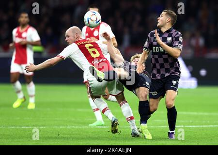 AMSTERDAM - (lr) Davy Klaassen d'Ajax, Evert Linthorst d'Vas-y Eagles, Philippe Rommens d'Vas-y Eagles lors du match de première ligue néerlandais entre Ajax Amsterdam et Vas-y Eagles à l'arène Johan Cruijff sur 1 octobre 2022 à Amsterdam, pays-Bas. ANP VINCENT JANNINK Banque D'Images
