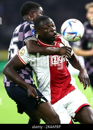 AMSTERDAM - (lr) Jamal Amofa de Vas-y Eagles, Brian Brobbey d'Ajax lors du match néerlandais entre Ajax Amsterdam et Vas-y Eagles à la Johan Cruijff Arena sur 1 octobre 2022 à Amsterdam, pays-Bas. ANP VINCENT JANNINK Banque D'Images