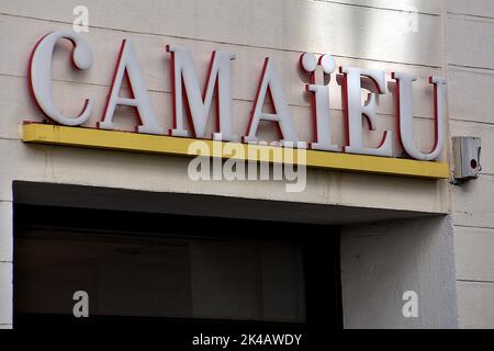 Marseille, France. 1st octobre 2022. Vue sur le panneau Camaà¯eu du magasin de la rue Saint-Ferréol à Marseille. 38 ans après sa création, la société prête à porter Camaà¯eu disparaît officiellement samedi 1 octobre 2022. Les 514 magasins français abaissent le rideau après la liquidation judiciaire prononcée mercredi par le Tribunal de Commerce de Lille 28 septembre 2022. (Image de crédit : © Gerard Bottino/SOPA Images via ZUMA Press Wire) Banque D'Images