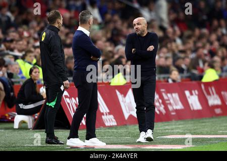 AMSTERDAM - (lr) Vas-y Eagles entraîneur René Hake, Ajax entraîneur Alfred Schreuder pendant le match néerlandais Eredivisie entre Ajax Amsterdam et Vas-y Eagles à la Johan Cruijff Arena sur 1 octobre 2022 à Amsterdam, pays-Bas. ANP VINCENT JANNINK Banque D'Images