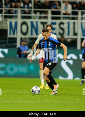 Milan, Italie. 01st octobre 2022. Kristian Asllani du FC Inter lors de la série italienne A, match de football entre le FC Inter et AS Roma sur 1 octobre 2022 au stade San Siro, Milan, Italie. Photo Nderim Kaceli crédit: Agence de photo indépendante/Alamy Live News Banque D'Images