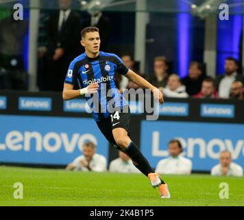 Milan, Italie. 01st octobre 2022. Kristian Asllani du FC Inter lors de la série italienne A, match de football entre le FC Inter et AS Roma sur 1 octobre 2022 au stade San Siro, Milan, Italie. Photo Nderim Kaceli crédit: Agence de photo indépendante/Alamy Live News Banque D'Images