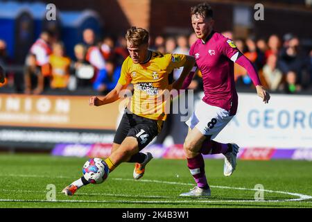 Cambridge, Royaume-Uni. 1st octobre 2022Jack Lancaster(14 Cambridge United) retient le Max Bird 8 Derby) lors du match Sky Bet League 1 entre Cambridge United et Derby County au R Costaings Abbey Stadium, Cambridge, le samedi 1st octobre 2022. (Crédit : Kevin Hodgson | ACTUALITÉS MI) crédit : ACTUALITÉS MI et sport /Actualités Alay Live Banque D'Images