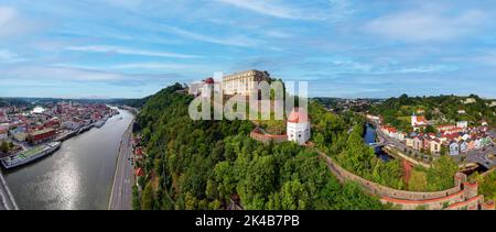 Vue aérienne, de gauche à droite, Altstdt Passau, Danube, Veste Oberhaus, fleuve Ilz, Ilzstadt, Dreifluessessestadt Passau, ville universitaire sans quartier Banque D'Images