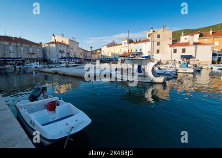 Centre ville, Cres port de plaisance, Cres Island, Croatie, Kvarner Gulf Bay, Mer Adriatique, Croatie Banque D'Images