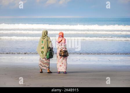Femmes musulmanes à la plage de Bali Banque D'Images