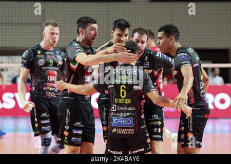 Taranto, Italie. 01st octobre 2022. CUCINE Lube Civitanova célébrations pendant Gioiella Prisma Taranto vs Cucine Lube Civitanova, Volleyball Italien Serie A Men SuperLeague Championship à Taranto, Italie, 01 octobre 2022 Credit: Independent photo Agency/Alay Live News Banque D'Images