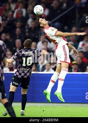 AMSTERDAM - (lr) Philippe Rommens de Vas-y Eagles, Lorenzo Lucca d'Ajax pendant le match néerlandais Eredivisie entre Ajax Amsterdam et Vas-y Eagles à l'arène Johan Cruijff sur 1 octobre 2022 à Amsterdam, pays-Bas. ANP VINCENT JANNINK Banque D'Images