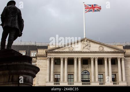 Londres, Royaume-Uni. 1st octobre 2022. Vue générale du bâtiment de la Banque d'Angleterre à Londres. La prochaine réunion du Comité de politique monétaire aura lieu le 3 novembre 2022 (image crédit: © Pietro Recchia/SOPA Images via ZUMA Press Wire) Banque D'Images