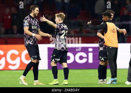 AMSTERDAM - (lr) Willum Willumsson de Vas-y Eagles, Oliver Edvardsen de Vas-y Eagles heureux avec le 1-1 lors du match néerlandais Eredivisie entre Ajax Amsterdam et Vas-y Eagles à la Johan Cruijff Arena sur 1 octobre 2022 à Amsterdam, pays-Bas. ANP VINCENT JANNINK Banque D'Images