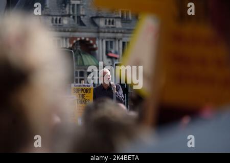 Londres, Royaume-Uni. 01st octobre 2022. Une coalition de groupes comprenant assez est suffisant, juste Arrêter le pétrole et l'extinction rébellion appellent à un automne d'action pour lutter contre la crise du coût de la vie en exigeant une augmentation réelle des salaires, réduire les factures d'énergie et taxer les riches et la crise climatique en arrêtant les nouvelles énergies fossiles et en offrant des transports publics bon marché. Crédit: Joao Daniel Pereira/Alay Live News Banque D'Images