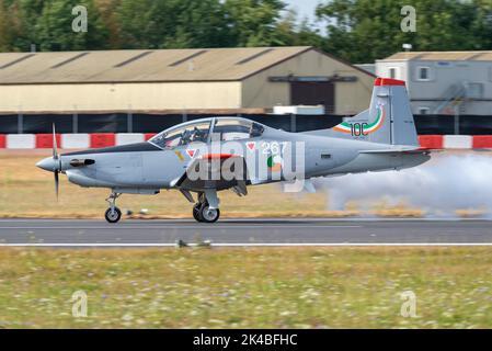 Irish Air corps Pilatus PC-9M turbopropulseur avion 269, de l'équipe d'exposition Silver Swallows après l'atterrissage au Royal International Air Tattoo Banque D'Images