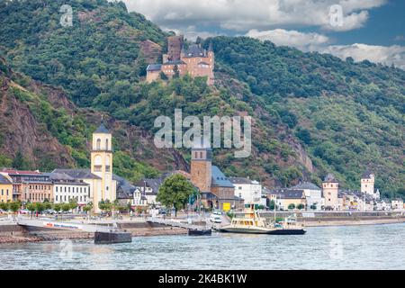 La vallée du Rhin, fleuve Sendenhorst, Allemagne. Château Katz (14ème siècle) sur la colline. Banque D'Images