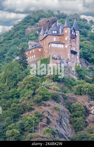 La vallée du Rhin, fleuve Sendenhorst, Allemagne. Château Katz (14ème siècle) sur la colline. Banque D'Images