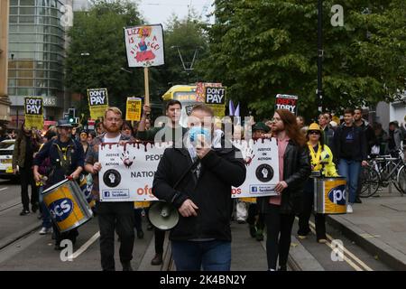Manchester, Royaume-Uni. 1st octobre 2022. Le coût de la vie est suffisant pour protester contre des centaines de personnes qui descendent dans les rues de la ville. Manchester, Royaume-Uni. Credit: Barbara Cook/Alay Live News Banque D'Images