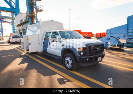 CBP effectue des inspections NII ou non intrusives sur des conteneurs portuaires au port de Philadelphie. Photo de James Tourtellotte Banque D'Images