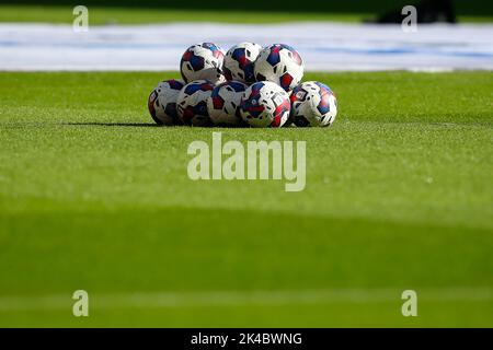 Sheffield, Royaume-Uni. 01st octobre 2022. Une collection de ballons de match Puma EFL avant le match du championnat Sky Bet Sheffield United vs Birmingham City à Bramall Lane, Sheffield, Royaume-Uni, 1st octobre 2022 (photo de Ben Early/News Images) à Sheffield, Royaume-Uni le 10/1/2022. (Photo par Ben Early/News Images/Sipa USA) crédit: SIPA USA/Alay Live News Banque D'Images