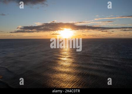 Lever de soleil sur l'océan Atlantique depuis long Island, New York. Banque D'Images