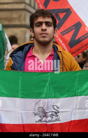 Manchester, Royaume-Uni. 1st octobre 2022. Les femmes, la vie, la liberté protestent en solidarité avec le soulèvement en Iran contre la police morale après la mort de Mahsa Amini. Manchester, Royaume-Uni. Credit: Barbara Cook/Alay Live News Banque D'Images