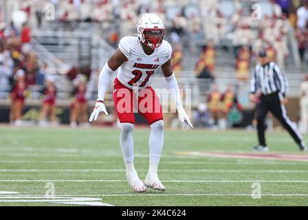 Stade des anciens élèves. 1st octobre 2022. MA, États-Unis ; les Cardinals de Louisville ont un dos défensif, Kenderick Duncan (27), en action pendant le match de football de la NCAA entre les Cardinals de Louisville et les Eagles du Boston College au stade Alumni. Anthony Nesmith/CSM/Alamy Live News Banque D'Images