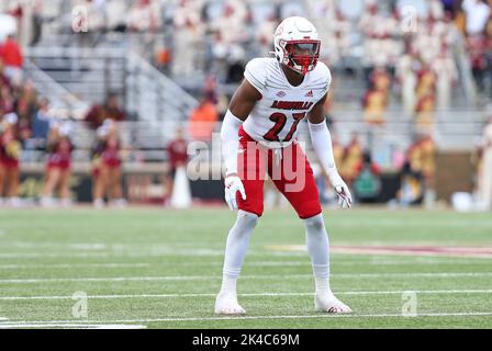 Stade des anciens élèves. 1st octobre 2022. MA, États-Unis ; les Cardinals de Louisville ont un dos défensif, Kenderick Duncan (27), en action pendant le match de football de la NCAA entre les Cardinals de Louisville et les Eagles du Boston College au stade Alumni. Anthony Nesmith/CSM/Alamy Live News Banque D'Images