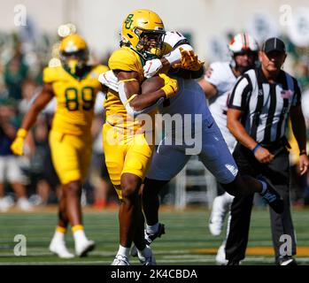 1 octobre 2022: Le récepteur de Baylor Gavin Holmes (6) est attaqué après une prise lors d'un match de football universitaire NCAA entre Baylor et l'État d'Oklahoma le 1 octobre 2022, à Waco, Texas. L'État d'Oklahoma a gagné 36-25. (Image de crédit : © Scott Coleman/ZUMA Press Wire) Banque D'Images