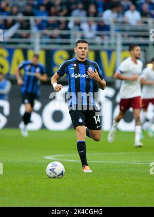 Milan, Italie. 01st octobre 2022. Kristian Asllani du FC Inter lors de la série italienne A, match de football entre le FC Inter et AS Roma sur 1 octobre 2022 au stade San Siro, Milan, Italie. Photo Nderim Kaceli crédit: Agence de photo indépendante/Alamy Live News Banque D'Images