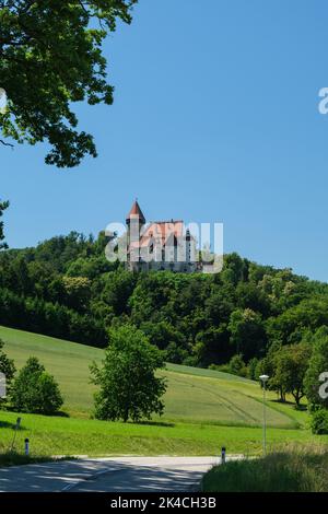Un cliché vertical de la came du château sur le quartier de Muhlviertel en Autriche Banque D'Images