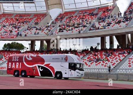 Bari, Italie. 01st octobre 2022. Le bus de la SSC Bari pendant la SSC Bari contre Brescia Calcio, match italien de football série B à Bari, Italie, 01 octobre 2022 crédit: Agence de photo indépendante/Alamy Live News Banque D'Images