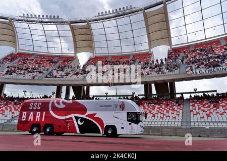 Bari, Italie. 01st octobre 2022. Le bus de la SSC Bari pendant la SSC Bari contre Brescia Calcio, match italien de football série B à Bari, Italie, 01 octobre 2022 crédit: Agence de photo indépendante/Alamy Live News Banque D'Images