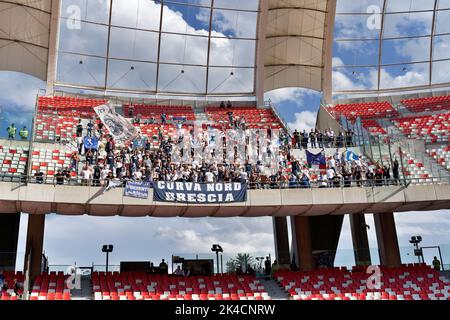 Bari, Italie. 01st octobre 2022. Brescia Calcio Supporters pendant SSC Bari vs Brescia Calcio, match de football italien série B à Bari, Italie, 01 octobre 2022 Credit: Agence de photo indépendante/Alamy Live News Banque D'Images