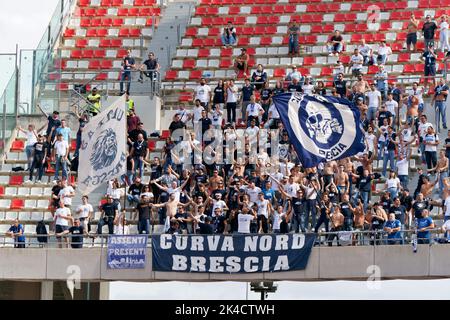 Bari, Italie. 01st octobre 2022. Brescia Calcio Supporters pendant SSC Bari vs Brescia Calcio, match de football italien série B à Bari, Italie, 01 octobre 2022 Credit: Agence de photo indépendante/Alamy Live News Banque D'Images