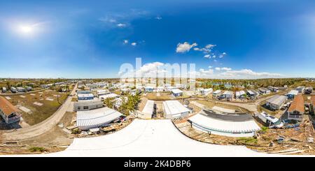 Vue panoramique à 360° de Parc de la maison mobile photo 360 vr à fort Myers avec débris et dommages causés par l'ouragan Ian