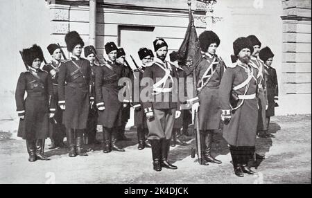 Des cosaques russes de la région du Don à l'attention avec drapeau pendant les premières étapes de la guerre mondiale du Firest. Banque D'Images