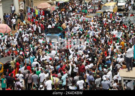 Lagos, Nigeria 1st octobre, 2022 partisans (aussi obéissants) de Peter OBI, candidat présidentiel du Parti travailliste pour l'élection présidentielle de 2023 tiennent un rassemblement à Ikeja, Lagos, Nigeria, samedi, 1 octobre, 2022. Photo par Adekunle Ajayi crédit: Adekunle Ajayi/Alay Live News Banque D'Images