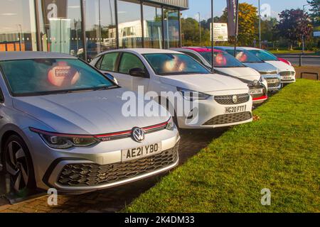 2021 gris argent VW Volkswagen Golf GTI TSI S-A TSI 245 DSG Auto en vente chez CarSupermarket, enseigne de la salle d'exposition et de la piste, concessionnaire de voitures d'occasion à Preston, Royaume-Uni Banque D'Images