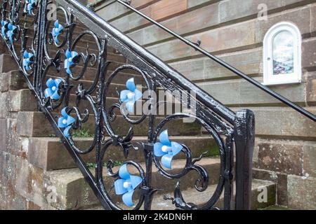 Dumfries, Écosse, 24 septembre 2022, balustrade sur les marches du bâtiment intermédiaire Banque D'Images