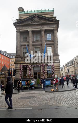 Édimbourg, Écosse, 26 septembre 2022, l Une vue sur l'auberge sur le mile sur le Royal Mile. Banque D'Images