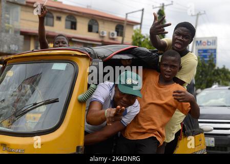 Lagos, Nigeria 1st octobre, 2022 partisans (aussi obéissants) de Peter OBI, candidat présidentiel du Parti travailliste pour l'élection présidentielle de 2023 tiennent un rassemblement à Ikeja, Lagos, Nigeria, samedi, 1 octobre, 2022. Photo par Adekunle Ajayi crédit: Adekunle Ajayi/Alay Live News Banque D'Images