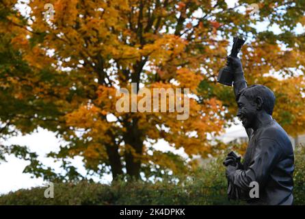 Stoke, Royaume-Uni. 2nd octobre 2022. Une statue de l'ancien gardien de but de Stoke City et d'Angleterre Gordon Banks avant le match du championnat Sky Bet au stade Bet365, Stoke. Crédit photo à lire : Darren Staples/Sportimage crédit : Sportimage/Alay Live News Banque D'Images