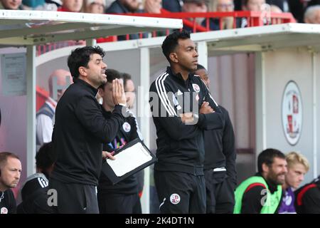 Kevin Betsy, le directeur de Crawley Town, a fait un dug-out lors du match de la Ligue EFL deux entre Crawley Town et Stevenage au stade Broadfield de Crawley. Photo James Boardman/Telephoto Images Banque D'Images