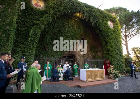 Vatican, Vatican. 01st octobre 2022. Italie, Rome, Vatican, 2022/10/1 .le pape François préside une messe pour le corps de gendarmerie du Vatican, Vatican Photographie par la presse catholique / Mediia du Vatican photos. LIMITÉ À UNE UTILISATION ÉDITORIALE - PAS DE MARKETING - PAS DE CAMPAGNES PUBLICITAIRES. Crédit : Agence photo indépendante/Alamy Live News Banque D'Images